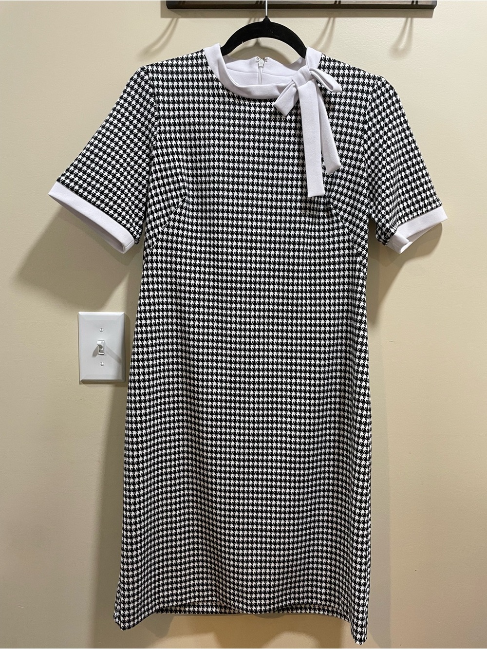 Shelby & Palmer Black and White Houndstooth Tie-Neck Shift Dress